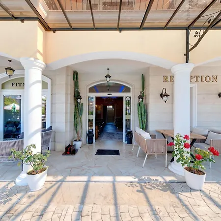 Avenue Deluxe Hotell 4*