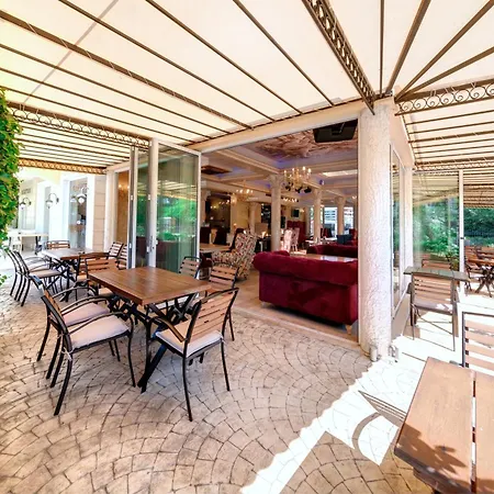 Avenue Deluxe Hotell Slăntjev Brjag