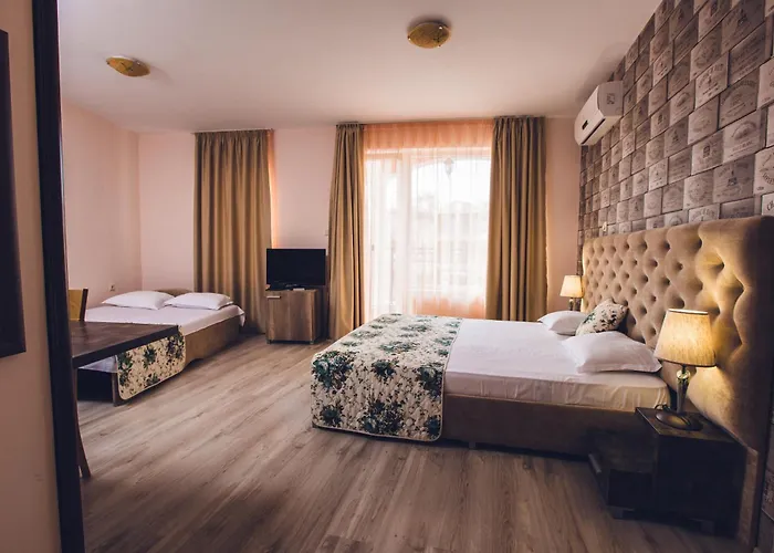 Хотел авеню делукс 4*