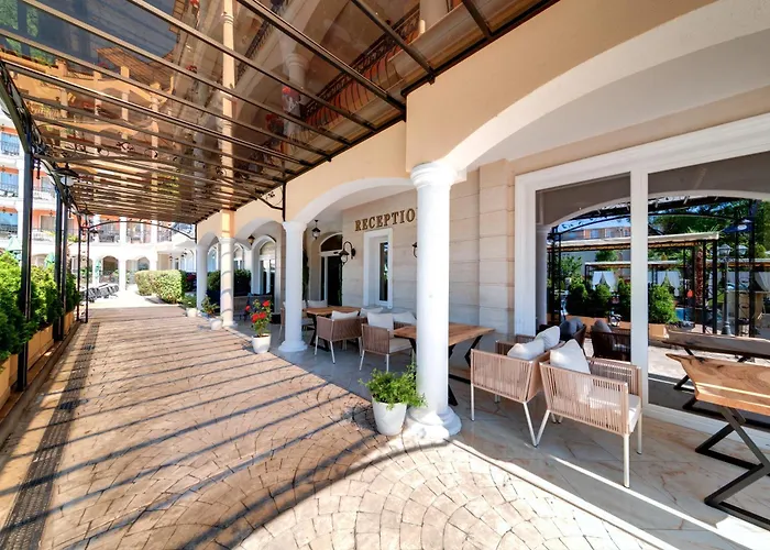 Avenue Deluxe Hotel 4*