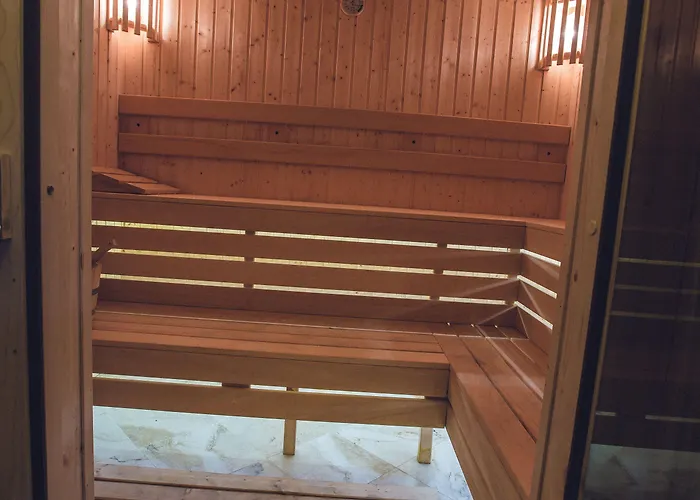 Хотел авеню делукс