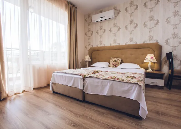 Хотел авеню делукс 4*