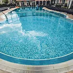 Avenue Deluxe فندق 4*