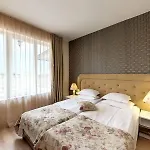 Avenue Deluxe ساني بيتش