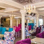 Avenue Deluxe ساني بيتش