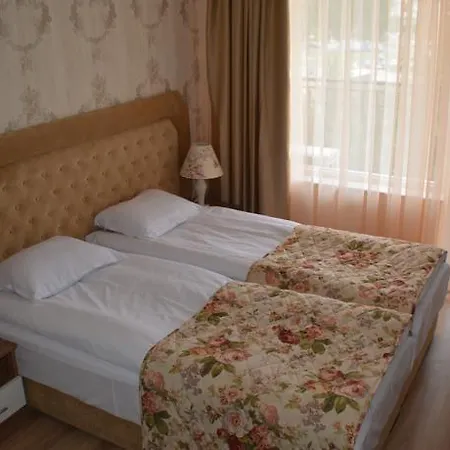 Avenue Deluxe Slantchev Briag
