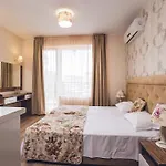 Хотел авеню делукс 4*
