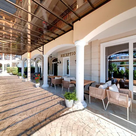 Avenue Deluxe Ξενοδοχείο 4*