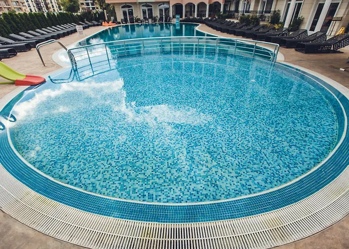 Avenue Deluxe Отель 4*