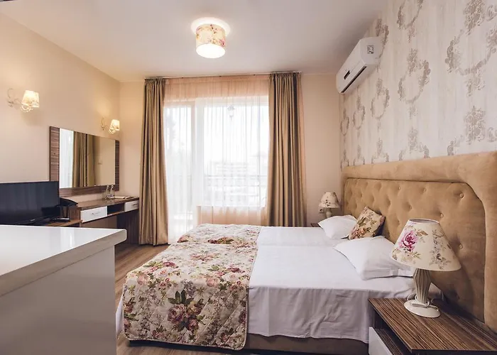 Отель Avenue Deluxe 4*